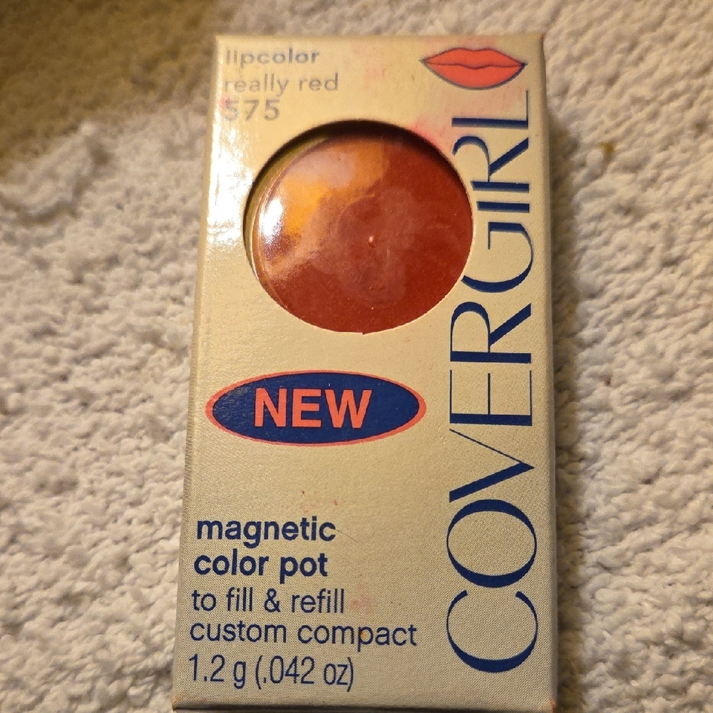 COVERGIRL Red Accents Magnetic Color Pot